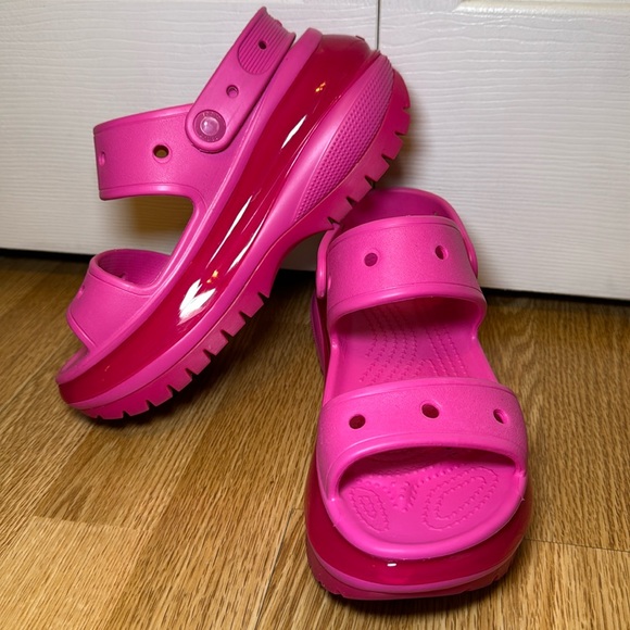 Pink Mega Crush crocs. M5 W7 - Picture 1 of 5